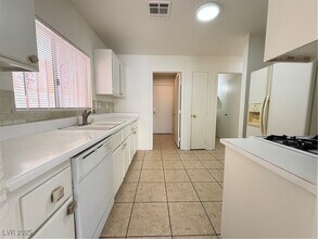 4622 Little Wren Ln in Las Vegas, NV - Building Photo - Building Photo