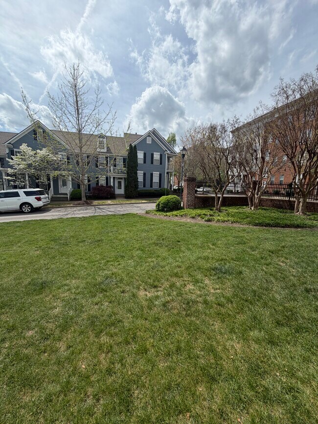 7102 Lenox Village Dr in Nashville, TN - Building Photo - Building Photo