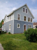 500 E 3rd St, Unit Bottom in Chaska, MN - Building Photo