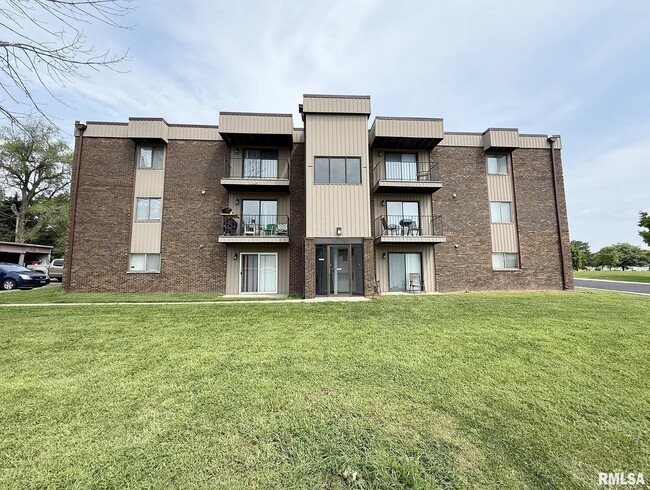 property at 2700 W Forrest Hill Ave