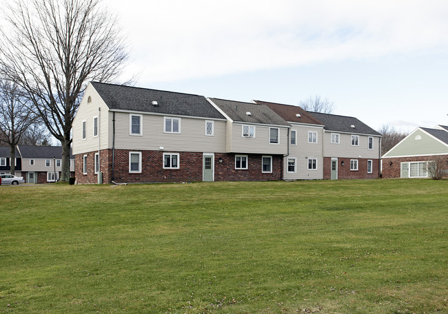 Pakachoag Village in Auburn, MA - Foto de edificio - Building Photo