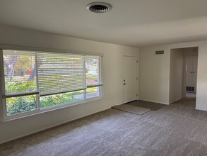 10131 Oso Ave in Chatsworth, CA - Building Photo - Building Photo