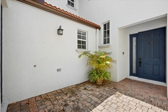 956 Mill Creek Dr in Palm Beach Gardens, FL - Building Photo - Building Photo