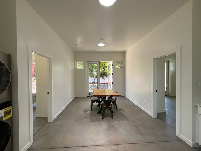 3015 Warwick Ave, Unit 3013 Warwick in Los Angeles, CA - Building Photo - Building Photo