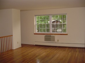 Cedar Grove Garden Apartments in Cedar Grove, NJ - Building Photo - Interior Photo