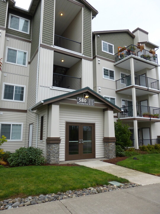 580 NW Lost Springs Terrace in Portland, OR - Building Photo