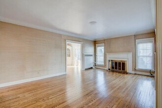 2225 E Woodstock Pl in Milwaukee, WI - Building Photo - Building Photo