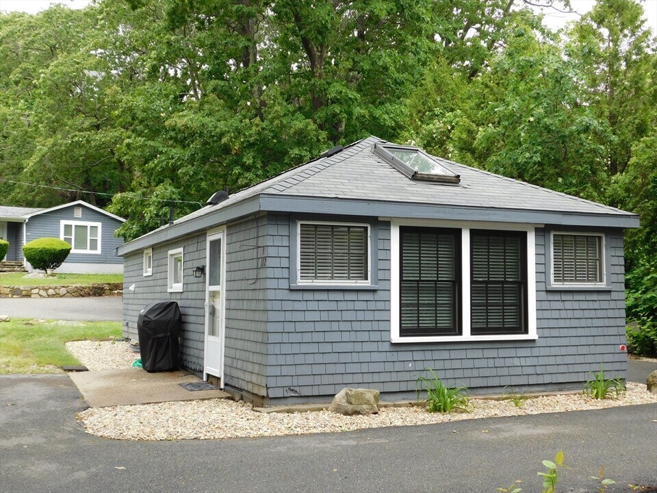 112 Thatcher Rd in Gloucester, MA - Building Photo