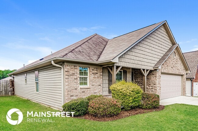 1081 Deerwood Cir in Pell City, AL - Building Photo - Building Photo