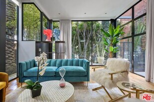 7 Vicente Ter in Santa Monica, CA - Building Photo