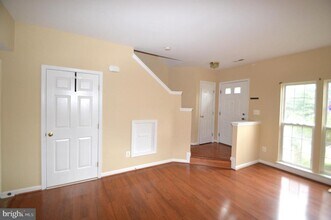 21081 Pickerelweed Terrace in Ashburn, VA - Building Photo - Building Photo