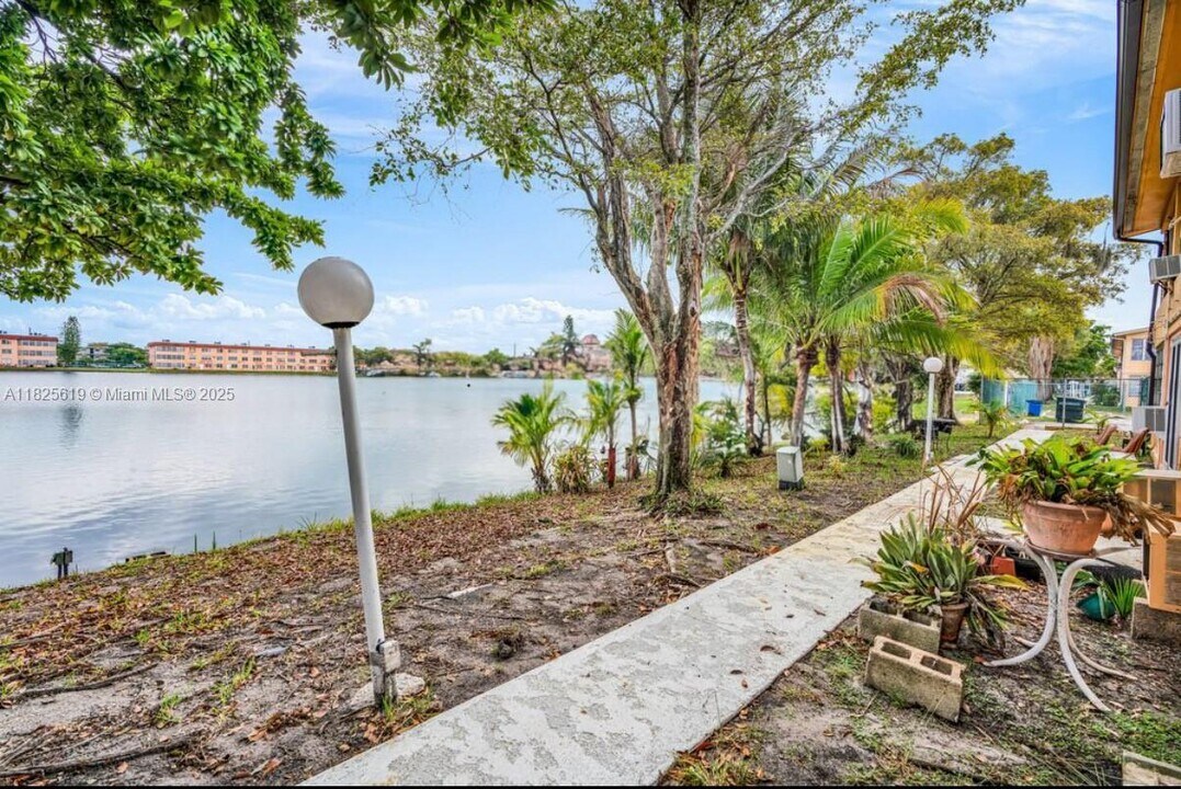 18801 NE 2nd Ave in Miami, FL - Building Photo