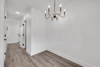 16385 Valencia Ave in Fontana, CA - Foto de edificio - Building Photo