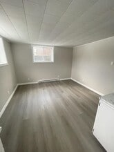 14 Riverside Dr E in St John's, NL - Building Photo - Building Photo