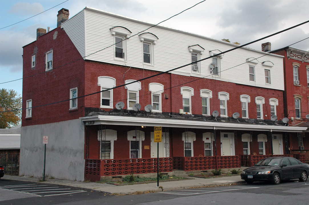 19 Division St in Haverstraw, NY - Building Photo