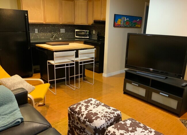 10549 E 28th Ave, Unit Furnished Garden level in Denver, CO - Foto de edificio - Building Photo