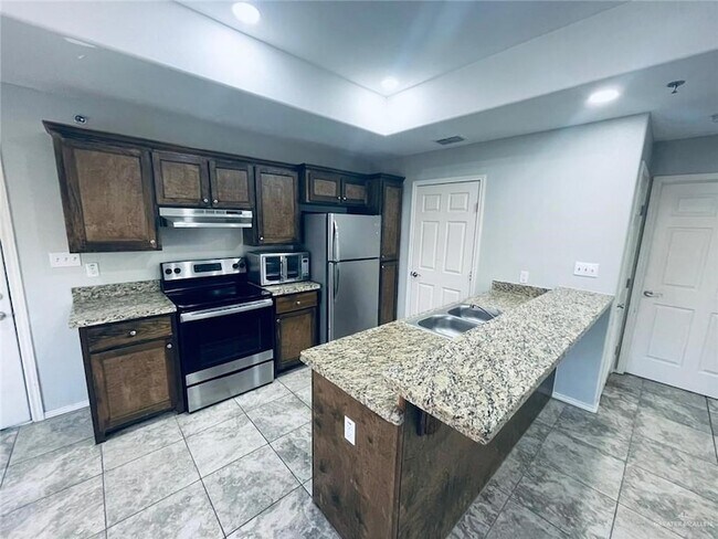 416 E 5th St, Unit A2 in Weslaco, TX - Building Photo - Building Photo