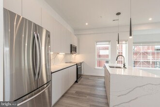 3120 W Jefferson St, Unit 402 in Philadelphia, PA - Building Photo - Building Photo
