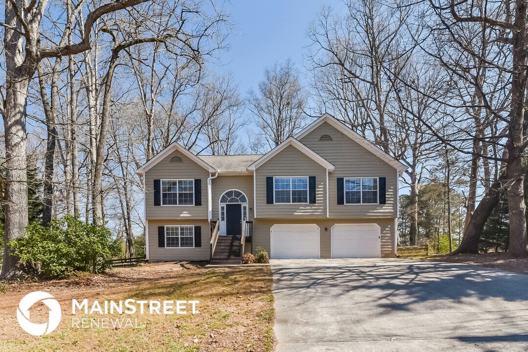 1545 Royale Castle Dr in Lawrenceville, GA - Building Photo