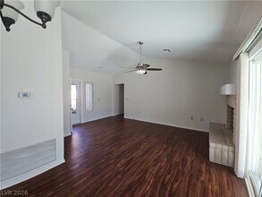 8801 Pennystone Ave in Las Vegas, NV - Building Photo - Building Photo