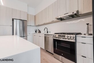 2623 Keene St, Unit 411 in Houston, TX - Building Photo - Building Photo