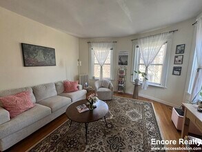 74 Parkman St, Unit 2 in Brookline, MA - Building Photo - Building Photo