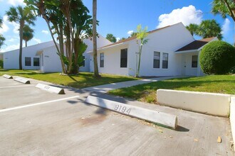 9204 Roan Ln in West Palm Beach, FL - Building Photo - Building Photo