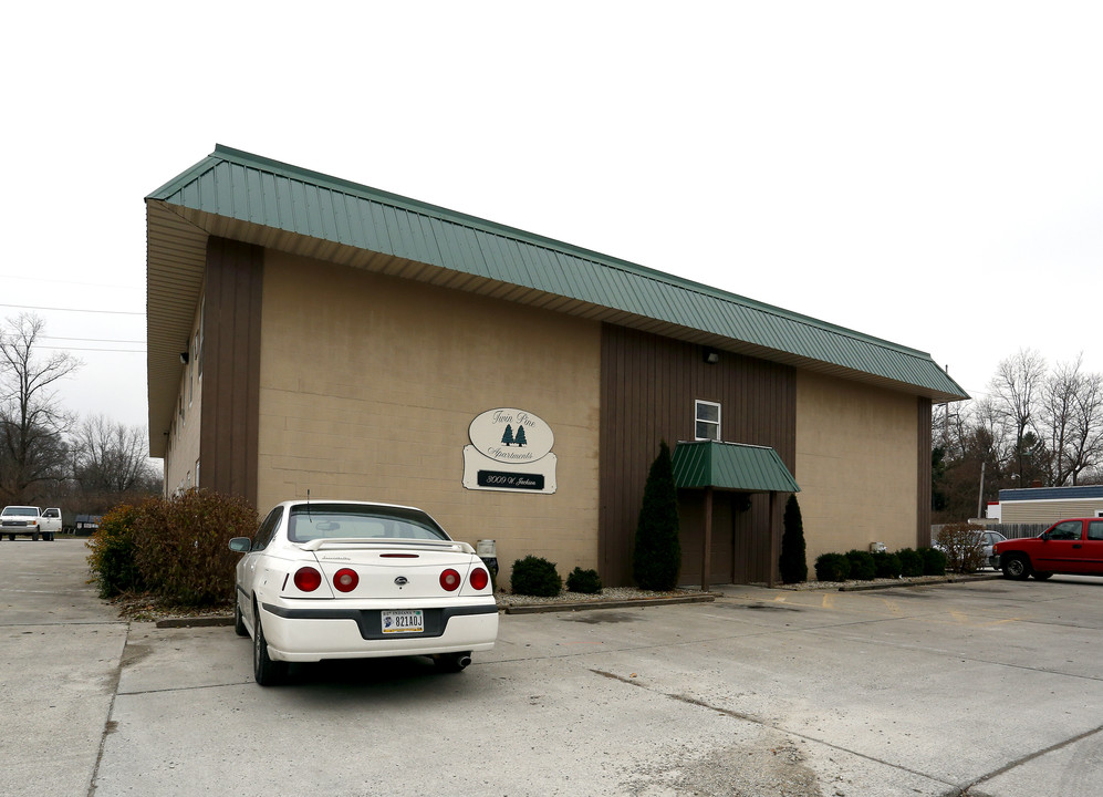 Twin Pine Apartments in Muncie, IN - Building Photo