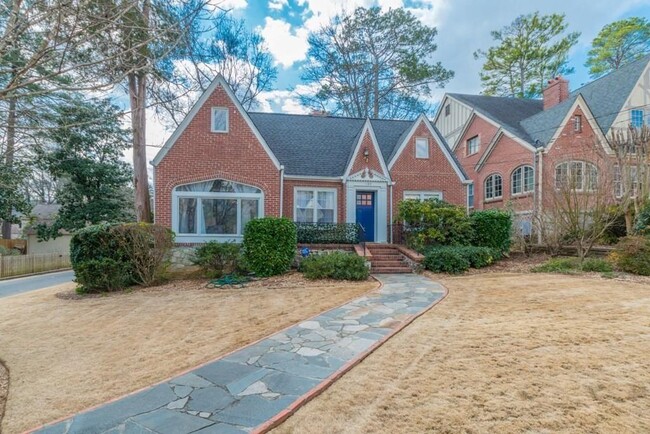 property at 1189 Reeder Cir NE