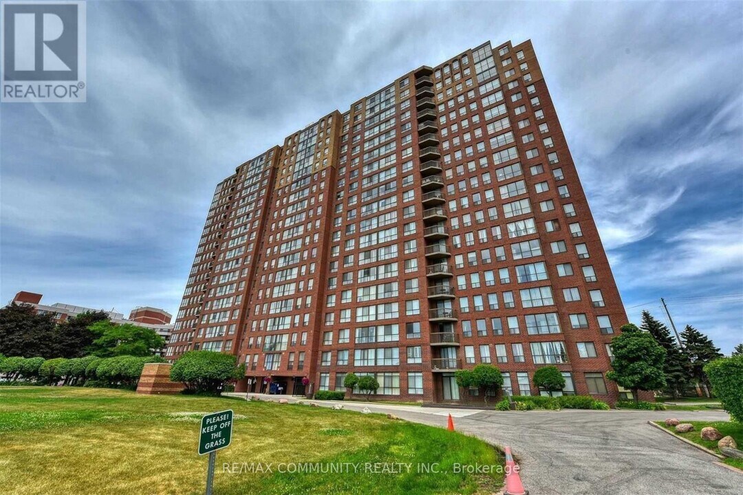 330-1330 McCowan Rd in Toronto, ON - Building Photo