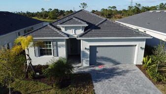 11044 Pinot Dr in Venice, FL - Building Photo