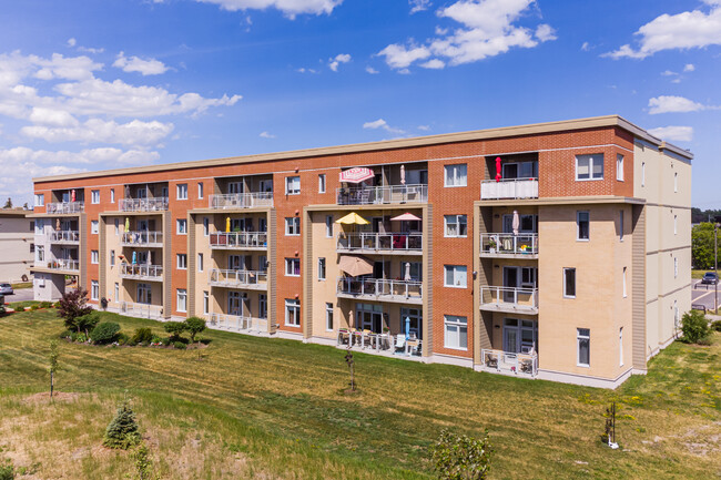 2545 Des Muguets in Vaudreuil-dorion, QC - Building Photo - Primary Photo