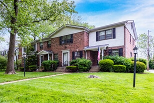 235 W Washington Ave in Kirkwood, MO - Building Photo