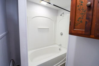 48 S Golden St in Norwich, CT - Building Photo - Building Photo