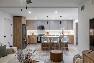 Village Crossing in West Palm Beach, FL - Building Photo