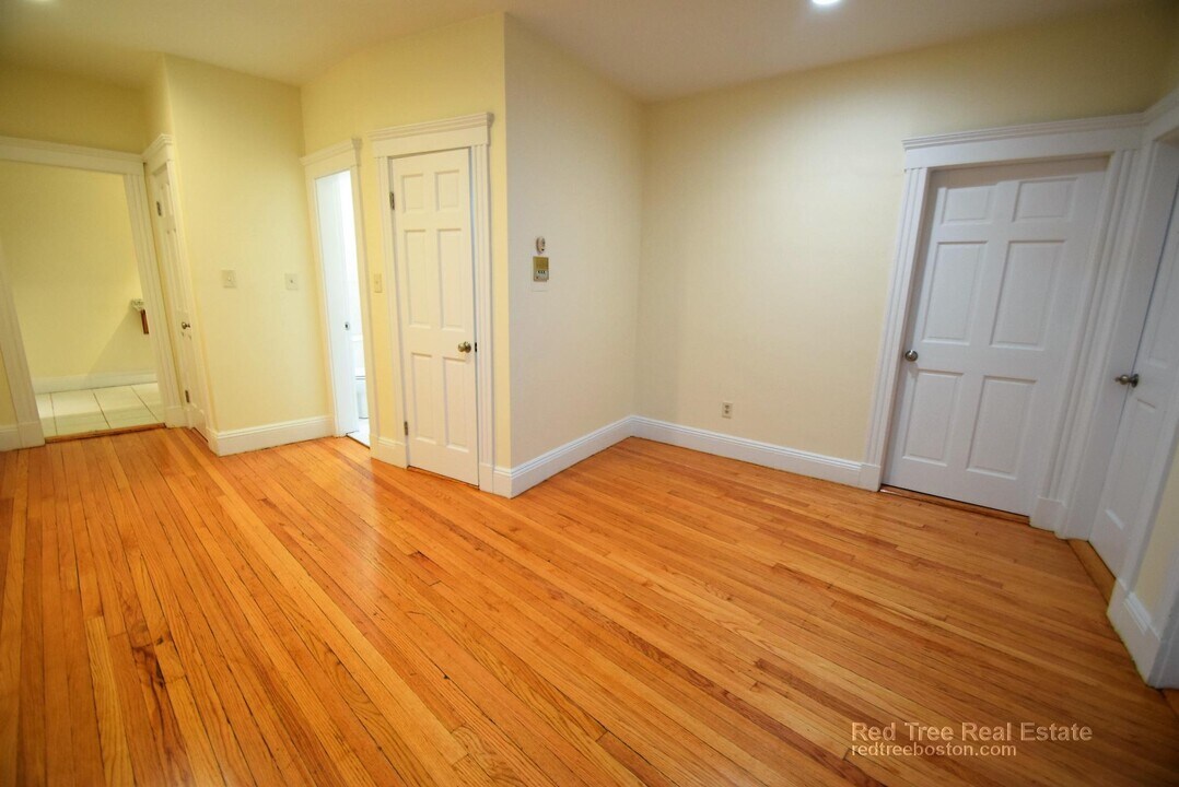 7 Sutherland Rd, Unit 31 in Boston, MA - Building Photo