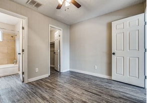 4820 Oak Ave, Unit 9 in Pasadena, TX - Building Photo