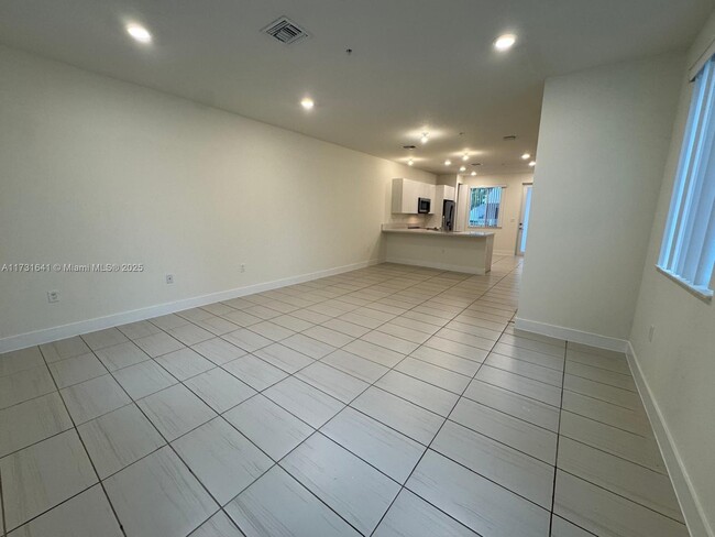 10226 NW 64th Terrace in Doral, FL - Building Photo - Building Photo