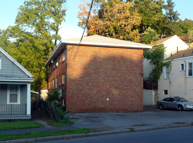 1015 Butternut St in Syracuse, NY - Building Photo - Building Photo