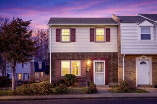 611 Denton Cir in Fredericksburg, VA - Building Photo