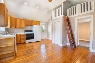 8 Booker St in Lisbon, ME - Building Photo - Building Photo