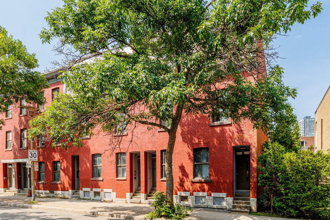 2455 Quesnel Rue in Montréal, QC - Building Photo