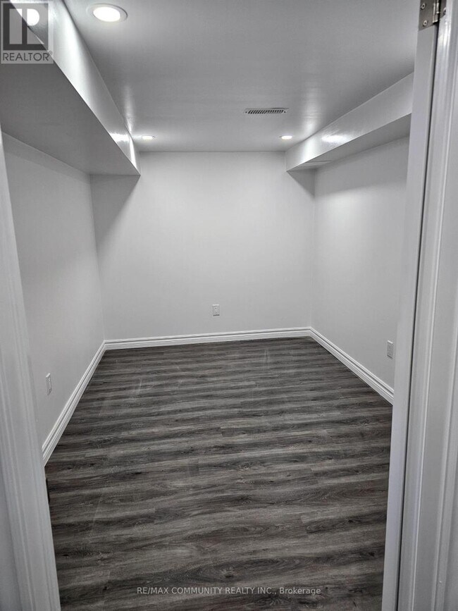 property at 32 Liam Ln