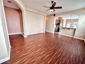 10200 Channel Island Dr in Austin, TX - Building Photo - Building Photo