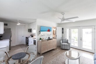 6020 Midnight Pass Rd in Sarasota, FL - Building Photo - Building Photo