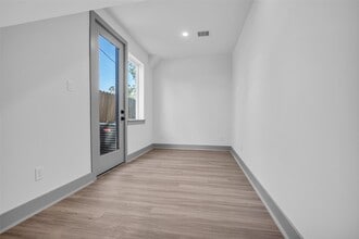 5303 Kindred Gdn Ln in Houston, TX - Building Photo - Building Photo