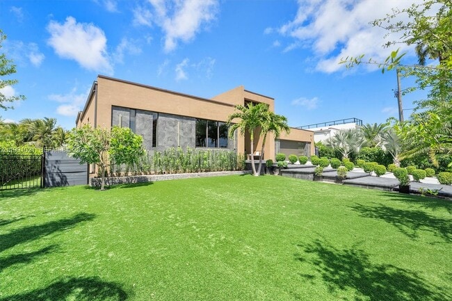 2215 NE 19th St in Fort Lauderdale, FL - Building Photo - Building Photo