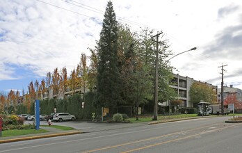 Maple Court 2 in Maple Ridge, BC - Building Photo - Building Photo