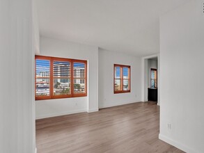 2421 Lake Pancoast Dr in Miami Beach, FL - Foto de edificio - Building Photo