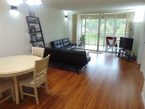 1931 Sabal Palm Dr in Davie, FL - Building Photo - Building Photo